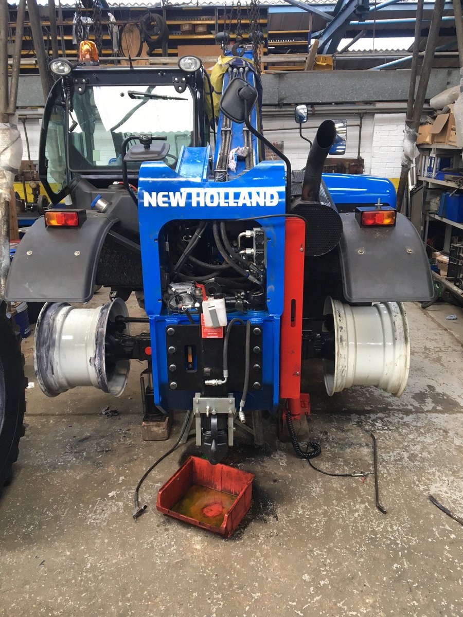 BushTyres's tweet photo. #Newholland LM7.42 Telehandler being swapped from XMCL's across to the hard surface Michelin Bibload 46070R24's @MichelinAgriUK #Excelagri network https://t.co/PHw71aD3II