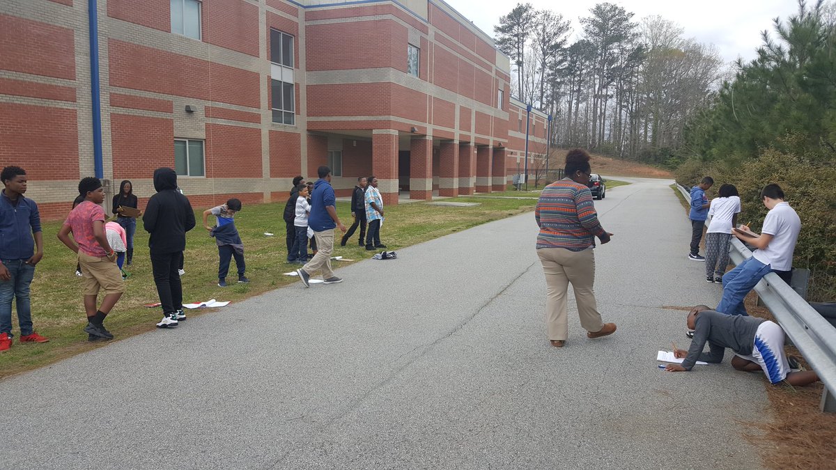 msgarden_edu's tweet photo. @WoodlandVoice 6th Grade ELA & Math classes team up for a problem solving relay race calculating statistical data (mean, median, mode, range, etc). Relay teams work together 2 solve problems 2 complete a "relay" 2 earn points! @LSimmons1920
#ReadySetGROW #GreatTeachingMatters https://t.co/ohCHvQGopZ