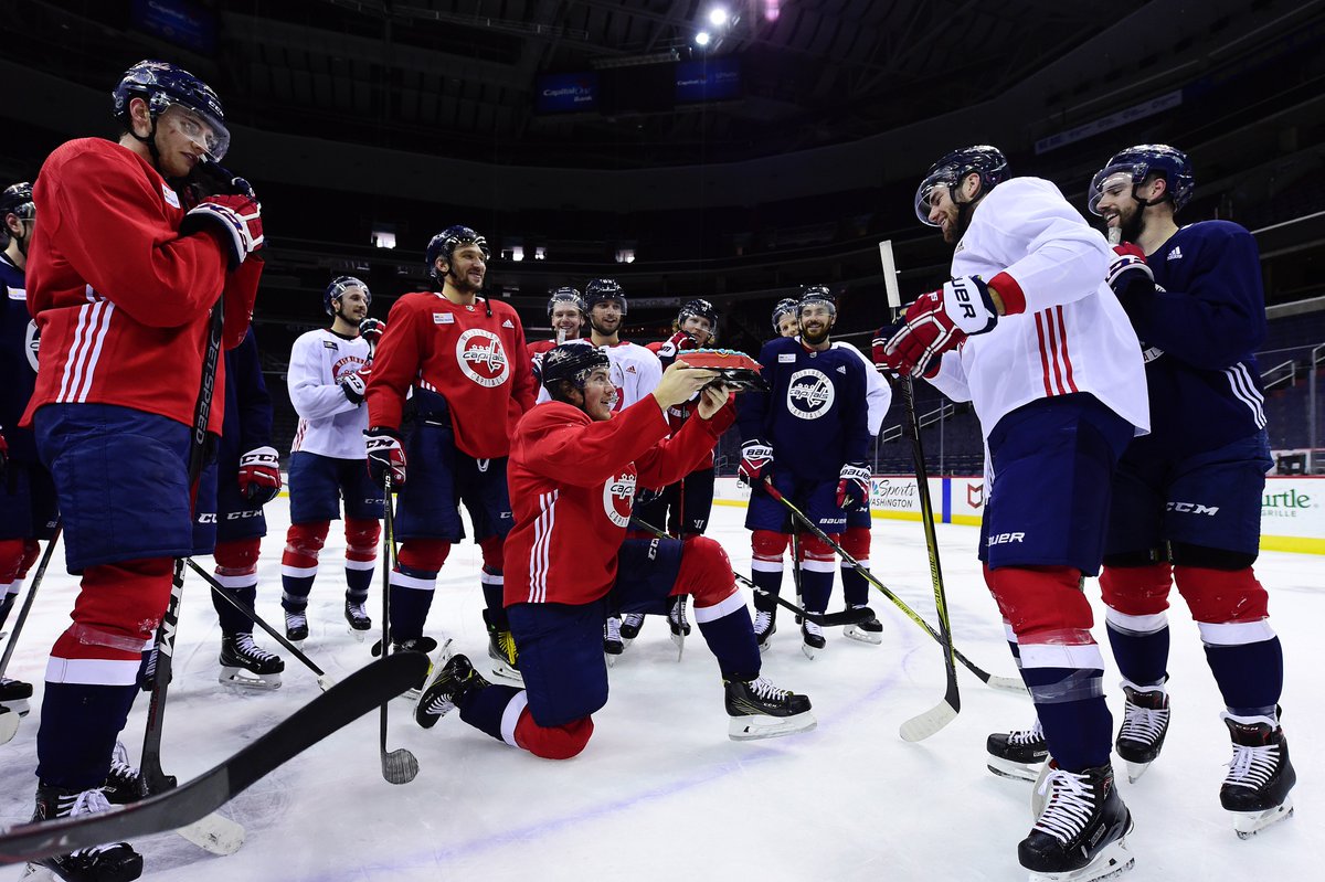 Capitals's tweet photo. 🎂🎉 Happy Birthday to you! Happy Birthday to you! Happy Birthday, @tom_wilso - Happy Birthday to you! 🎂🎉 🤣 https://t.co/DyQ7AxKE98