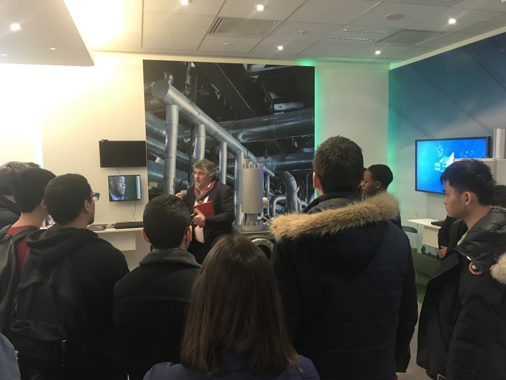 gmarchand78's tweet image. Exploration de notre centre de solutions #GISC, embarqué par @Chlalande, les étudiants découvrent toute l’expertise d’@IBM_France accompagnant les entreprises dans leur transformation digitale. #InsideIBM #IBMClientCenter