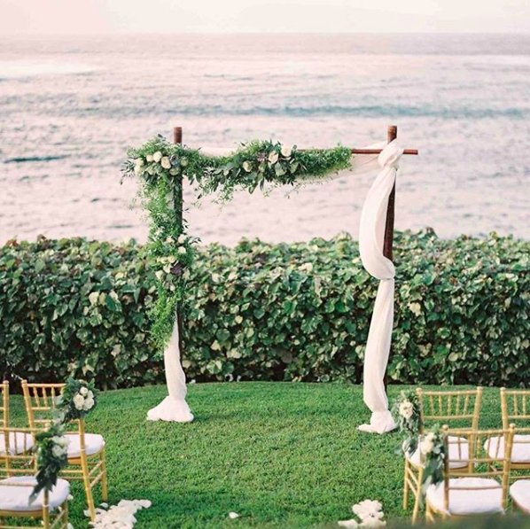 A classic and romantic beachside ceremony! (#Repost from @weddingpr, Event Design by @mauisangels, Photo by @christineclarkphoto)
