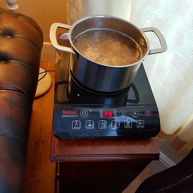 saltersevents's tweet photo. So this is how we're having to cook-an induction pad in the living room! #saltersevents #roughingit #wheninnam #construction #kitchen #cantbelieveimdoingthis https://t.co/oqvIYeBvV2 https://t.co/RJeQ62acay