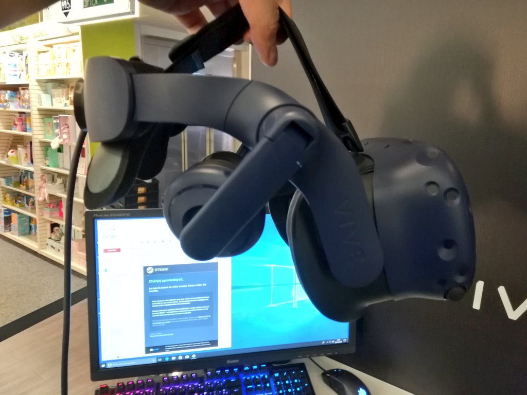 LtPaterson's tweet image. Découverte du #HTCVivePro! Belle mise à jour! 😀