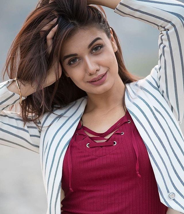 RealFirstBuzz's tweet photo. Embrace what you have! 😍
💝Follow 👉 @RealFirstBuzz 👈 for Latest Buzz💝
.
.
.
.
.
#RealFirstBuzz #FirstBuzz
#divyaagarwal #divyaaggrawal #divya #mtv #datetoremember #mtvroadies #roadies #roadiesxtreme #divyaagrawalofficial
#bollywood #bollywoodactre… https://t.co/5nQvRp68h7 https://t.co/gXTQfeLqcs
