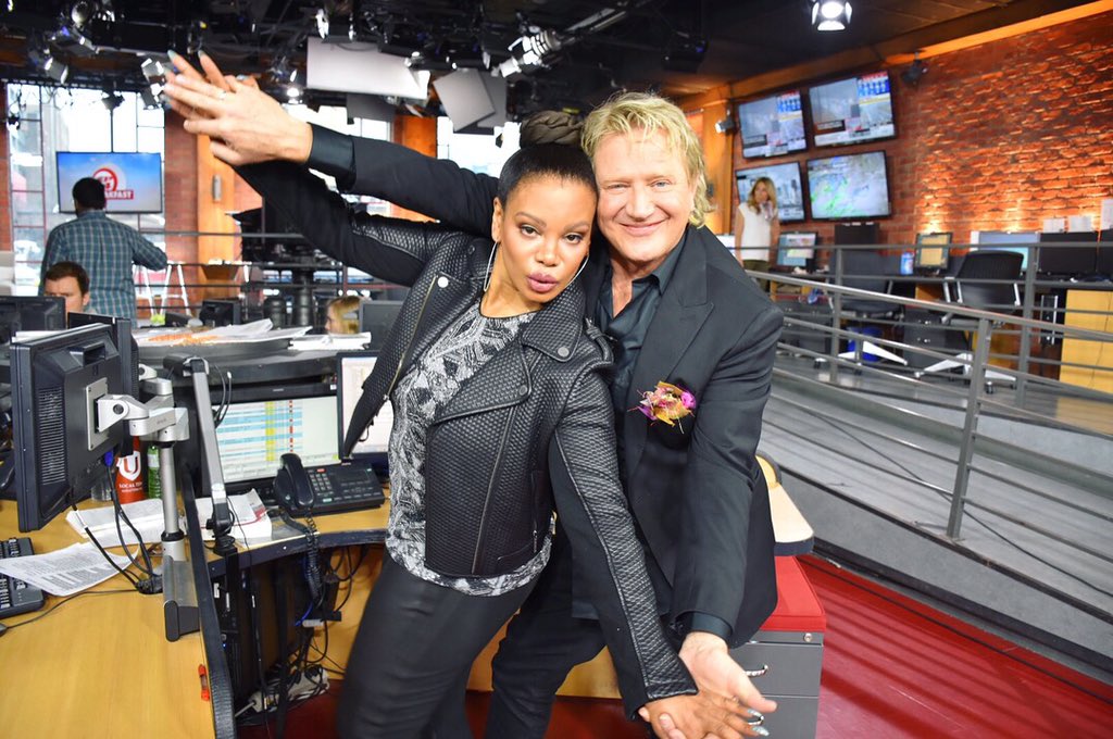 CP24Breakfast's tweet photo. Today's show was one for the books. ๐๐ป We made sure to keep the surprises coming on @SteveAnthony's last #CP24Breakfast show. ๐ค SWIPE โก๏ธto see who stopped by this morning! // #stevesignsoff24 {Guests: @JohnTory, @stayfabulous & @pinball} https://t.co/NXM2YmqTM4