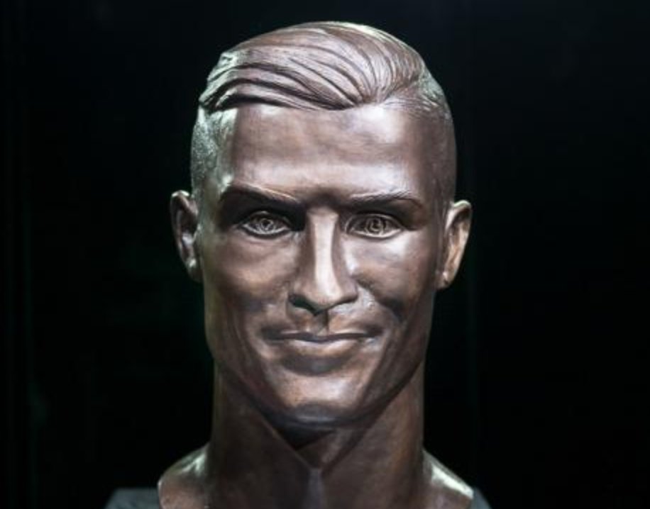 FCYahoo's tweet photo. Remember that Cristiano Ronaldo bust that you probably mocked?

The sculptor of it tried again.

(h/t @brfootball)

https://t.co/wrNNE8Mopf https://t.co/Lo09weA3jo