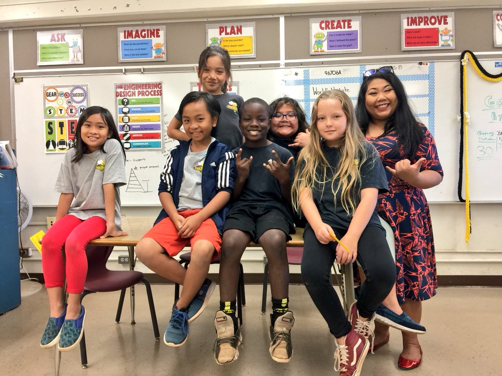 Chrys_Reyna's tweet photo. I’m going to miss these 3rd graders! They are truly the future of #stem, #Robotics, and #Engineering. #96706bees #complexthinkers #effectivecommunicators #qualityproducers @EBESBees https://t.co/S0KsLlKoiQ