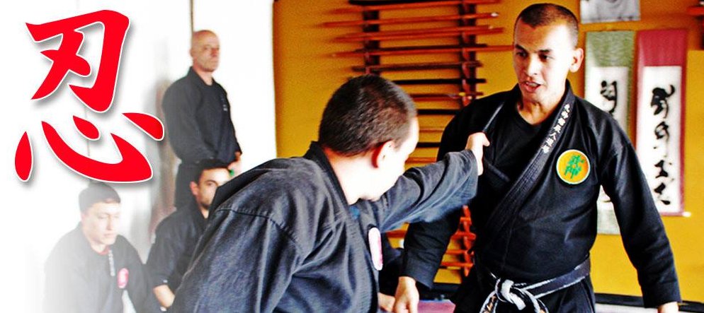 TatsujinCol's tweet photo. "La espada del guerrero es y debe ser guiada por la justicia divina, de ahí que la dignidad del propósito y la técnica del Budo debe corresponder al espíritu del Ten Chi Jin (Cielo, Tierra y Hombre), cuyo equilibrio no debe ser nunca quebrantado." https://t.co/sJzY0TBrRU https://t.co/Uul2r1Zwbh
