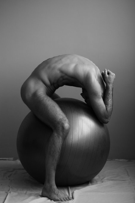 Photographer Vladimir Snezhin https://t.co/hcHXa3ohpC  
@ARASOSAR @NatSeek @L_K_4 @Dudes4Dudes @HotMaleStuds