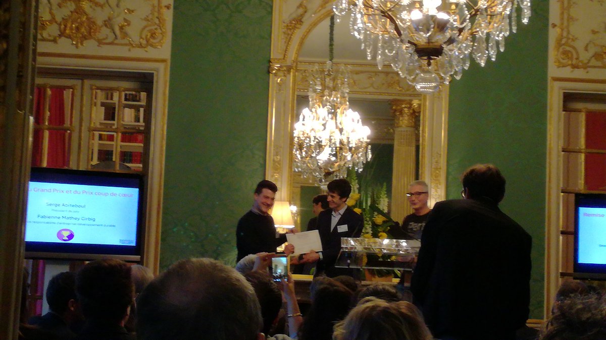 CambetteD's tweet photo. Prix Étudiants Fondation @SopraSteria_fr : remise des prix ! Bravo aux lauréats EasyTalk (prix coup de coeur) et 6eme sens (grand prix) ! https://t.co/R47Vxc5T7C