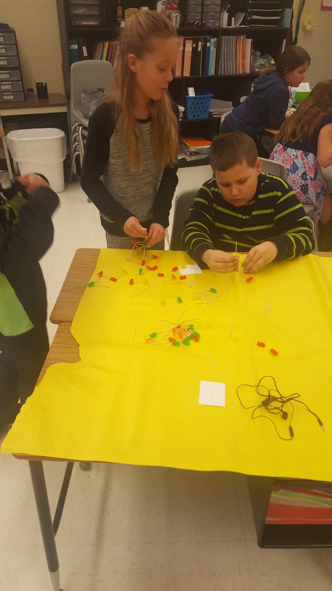 hrobinsonD32's tweet photo. Team building activity just in time for Easter! #teamwork #pesd32 https://t.co/vrGDXbcfap