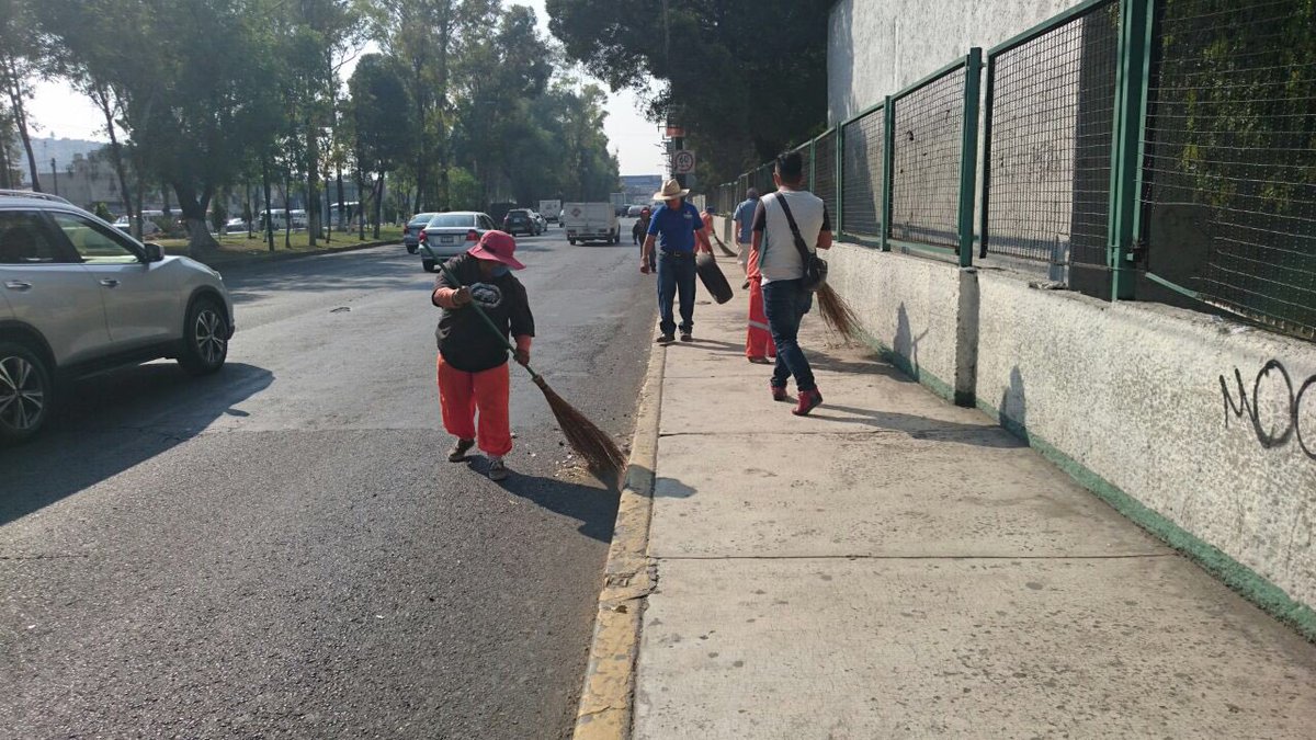 DSPAtizapan's tweet photo. Servicios Públicos de Atizapán trabaja con pasión, por un municipio limpio. @AnaBalderasMx @ATZciudadano https://t.co/gSUwuuo2GZ