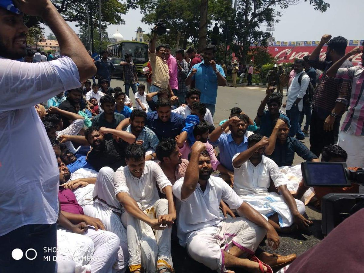 nsui_charly's tweet photo. #QuestionPaperLeakage.
From the #KSU - @KeralaNsui led protest march towards the state legislative assembly. We demand an apology and resignation of the Education Minister who has proven his complete failure and incompetence to run the office. | @Fairoz_JK @nsui @DwivediSurbhi https://t.co/4LmKpmu9HX