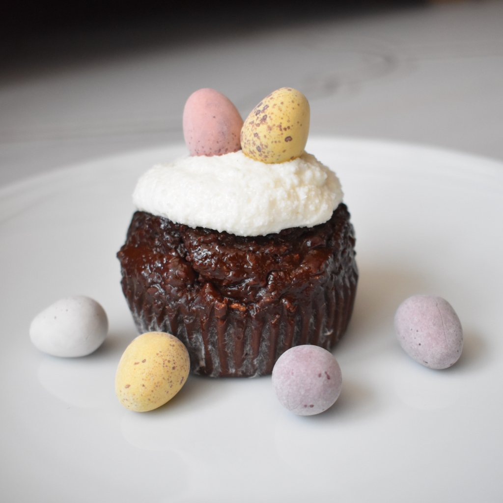 jenn_nesbit's tweet photo. Mini Egg Cupcakes https://t.co/tdsyZxQP0f https://t.co/2lLWdv3Tnl