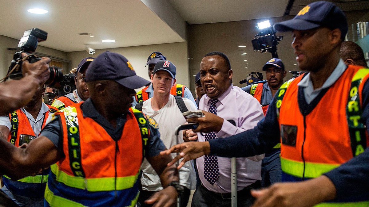 Absolutely disgraceful to everyone there.. can’t treat Steve smith like this <a href="/stevesmith49/">Steve Smith</a>... u all are crazy