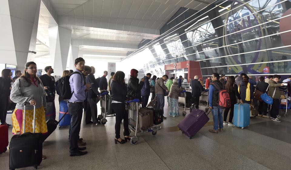 indiatvnews's tweet image. Chaos at #Delhiairport after #baggagehandlingsystem breaks down, over 3000 bags reportedly misplaced

indiatvnews.com/business/news-…