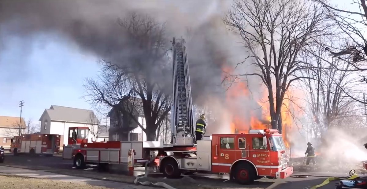 chicagofirewire's tweet photo. Extensive Video and Fireground Audio: Multiple Box Alarm Fires and a 5 Alarm Fire in Detroit, MI Area
https://t.co/pzxFNeJau7
#DetroitFire #Detroit #5AlarmFire #Video #FiregroundAudio https://t.co/g03OsjSIsF
