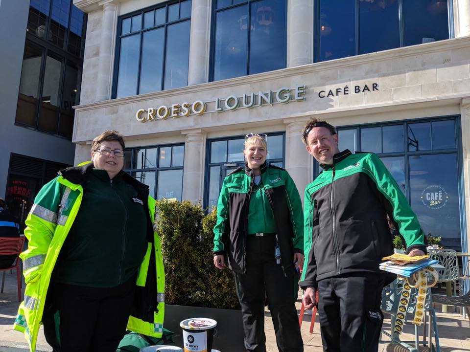 SJACWestGlam's tweet photo. The buckets have been counted! Well done to the Mumbles Division who collected £525 last weekend. More importantly thank you to Swansea for their donations ❤️❤️

#MySJADay #VolunteersMakeItHappen #TeamMumbles https://t.co/p3nVDlqnD6