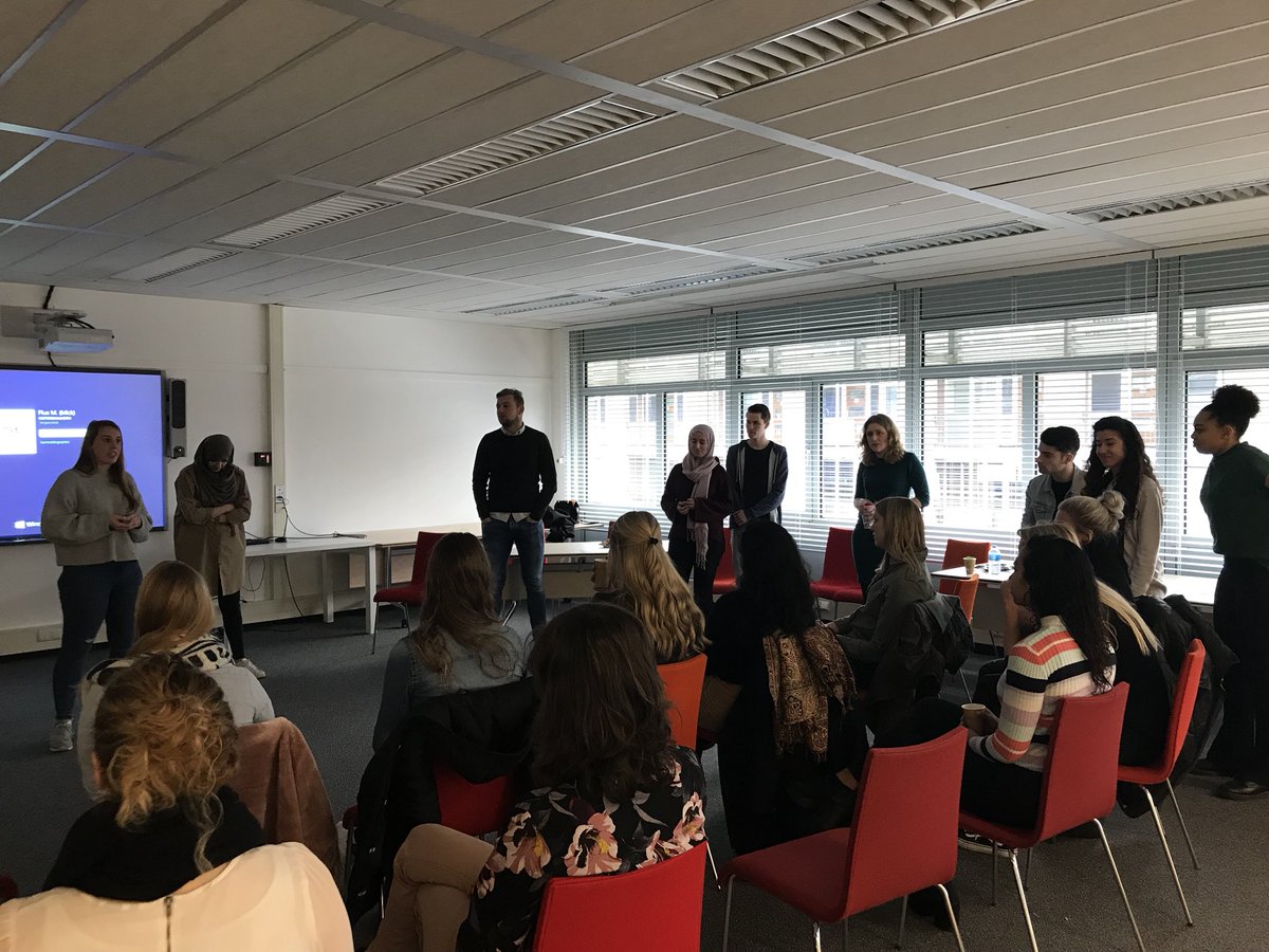 jethouwers's tweet photo. Studenten Leerwerkplaats #socialworkhr @FeyenoordFound ontmoeten Bureau Frontlijn en delen inhoudelijk kennis en vooral methodieken! Mooie resultaten in databank #nji #samenleren #amigo @hsrotterdam https://t.co/8RSnIUP0us