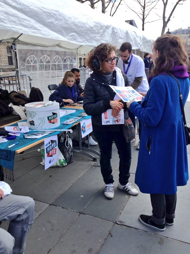 100Handinamique's tweet photo. Ajd #laFédéeh était aussi présente place de la République avec l'@ANESTAPS et d'autres assos pour sensibiliser les parisien•ne•s aux #handicaps avec la #HandinBox à l'occasion de la #JNSH https://t.co/tI5QMNhYj2