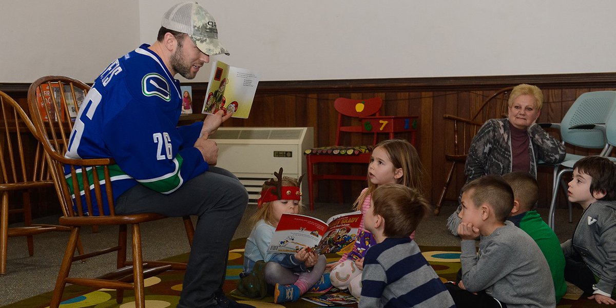.<a href="/JSifers26/">Jaime Sifers</a> named Comets 2017-18 Specialty AHL Man of the Year.

Details: bit.ly/2IZKS1r