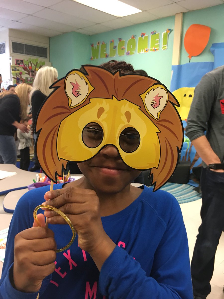 CGgrade2's tweet image. Tigers use their sharp claws for prey and red pandas are red!  Kindergarten, we loved your zoo!   @CenterGroveES @MsDungan @erica_rossmann @DepughJess