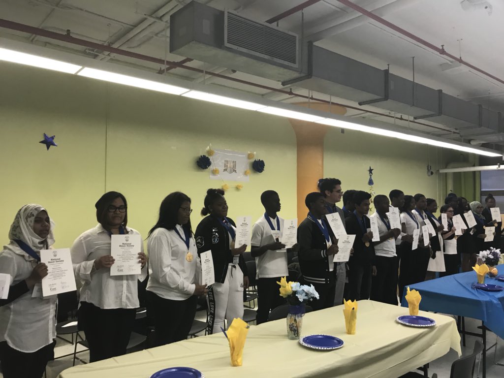 TPaulin_BKNHS's tweet photo. So happy that I was able to share a few words to acknowledge the scholars of Science Skill HS at their National Honors Society Induction Ceremony. Shout out to @ScienceTech Principal McGregor and her new student leaders. Awesome! #StudentStrivers https://t.co/XvopGlvhPA
