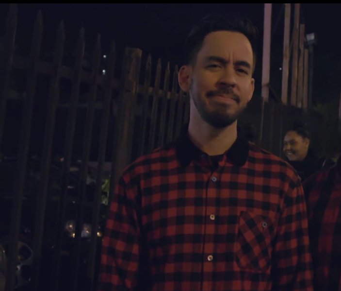 claudiavar67's tweet photo. When your daughter is @mikeshinoda's super fan... β€οΈ #ShinodaUniform #mikestyle https://t.co/q8DutBUVjp