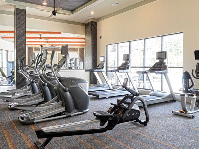 TheCrestLC's tweet photo. No Gym memebership required! Our 24/7 fully equipped fitness center with TWO fitness classes are FREE with rent! #LeasingNow #FitnessClasses #MobilityStretching #CircuitTraining #LivingFit #NoMembershipNeeded #FitnessCenter #Gym https://t.co/3epJ74OTPM