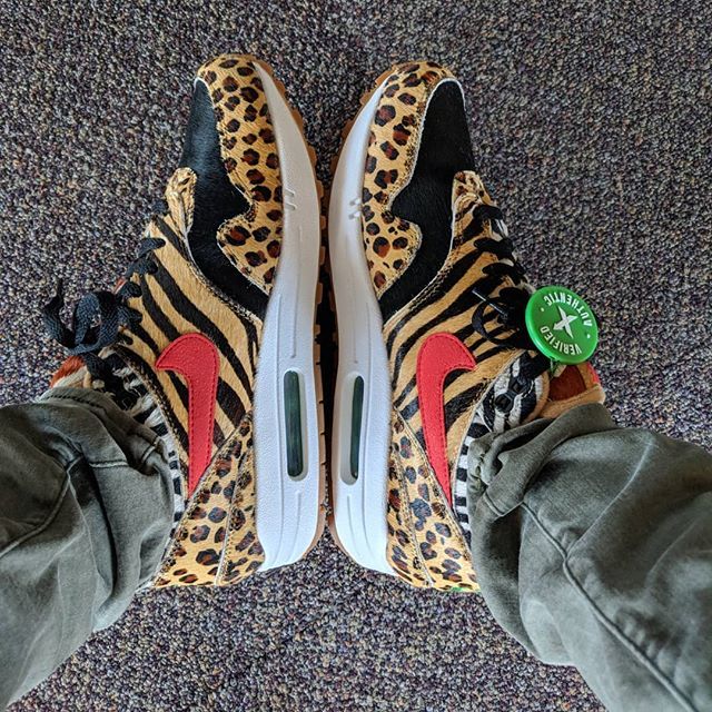 eileenalot's tweet photo. They're heeeeeere!! #animalpackairmax #airmax1 #nike #nikeairmax #atmosairmax #atmos #stockx #❤️ https://t.co/HBLTReLryz https://t.co/W7vUJSW1ya