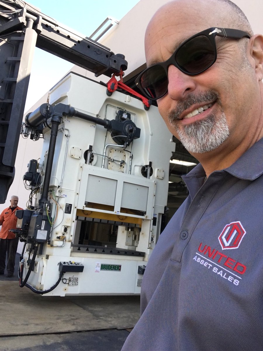 unitedassetsale's tweet photo. Dunkel Brothers Machinery Moving is working hard to get the Bruderer Press on the truck! Nice work gentlemen!
#auction #machinery #stamping  #unitedassetsales #fabrication https://t.co/mcpJUrcZvR