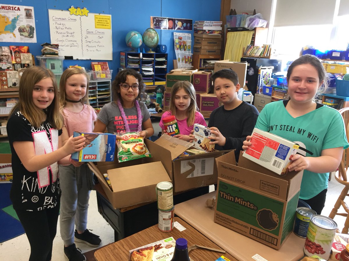 npaley_CBE's tweet photo. Our #MarchMadness collection for the #CHFoodPantry was a success!! Thanks to the Barton community for your donations. And to our 4th gr helpers for packing all the boxes. #BartonGivesBack #WeAreClaraBarton @ClaraBartonElem https://t.co/21V6qADLqu