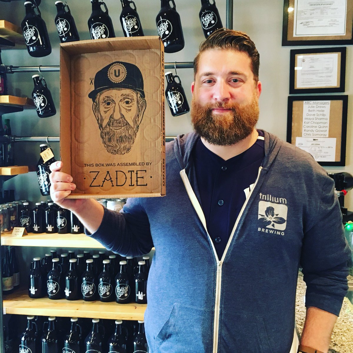 Arlbrew's tweet photo. Is that @dschilp or Zadie assembling that box? @unioncraftbrewing #beerbeard #arlingtonva #clarendonva #rosslynva #craftbeer #nova https://t.co/7IiXXoLIfk