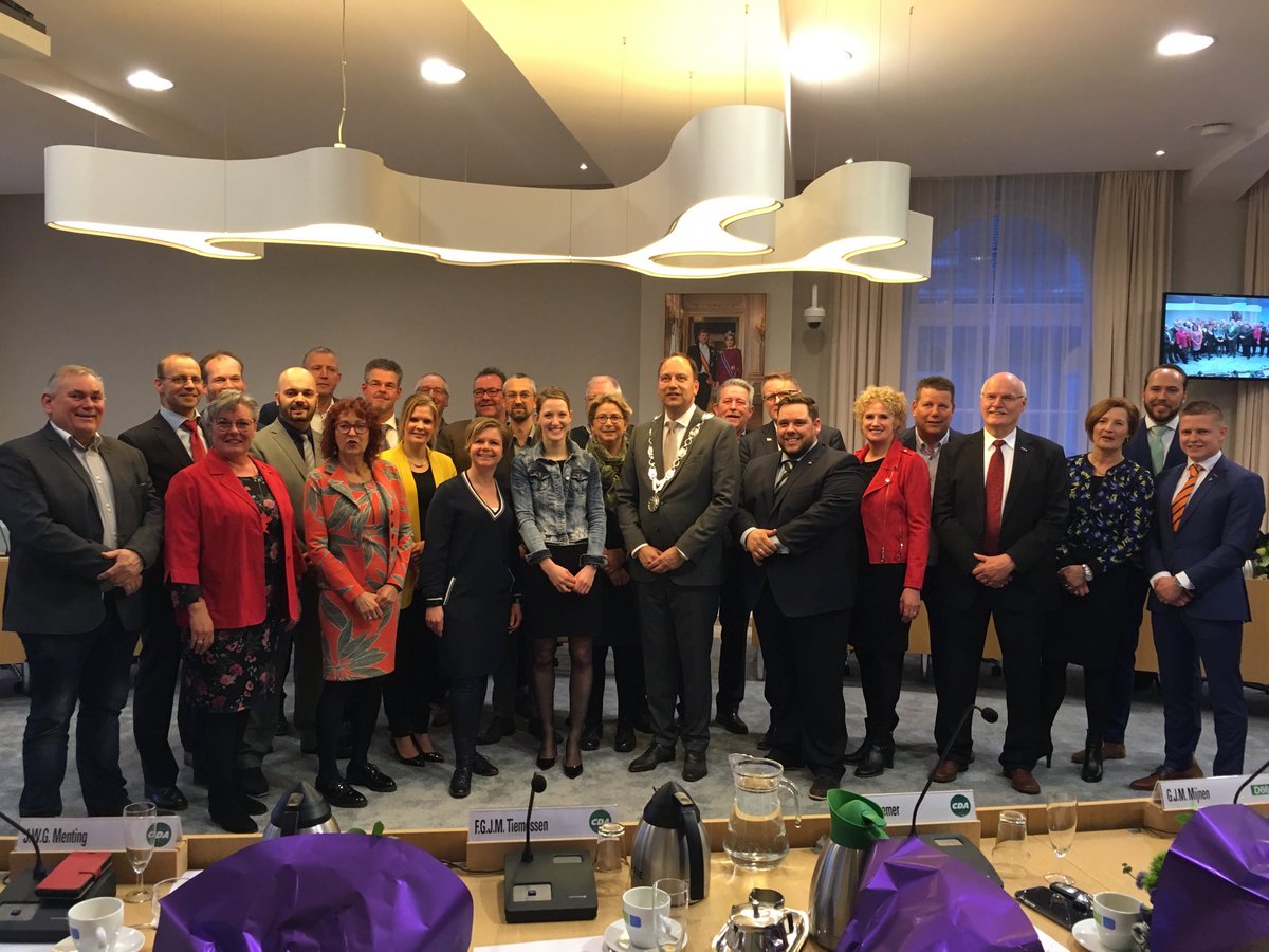 raadmontferland's tweet photo. Dit is de nieuwe gemeenteraad 2018 - 2022. Van harte gefeliciteerd en veel succes gewenst! https://t.co/uzt56SQ0sG