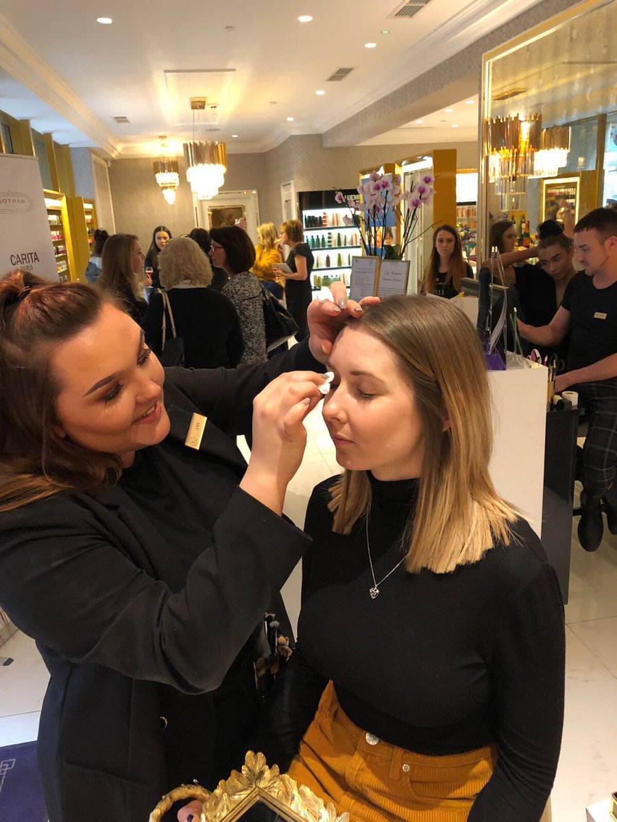 A busy night in the salon tonight, as we welcome the team at St James Wealth Management. 

#thursdayevening #houseofevelyn #stjameswealthmanagement #manchestersalon #pampernight #makeup #actionshot #fizz #pamper #event #salon #instasalon #instathursday #luxurysalon #salonsuites