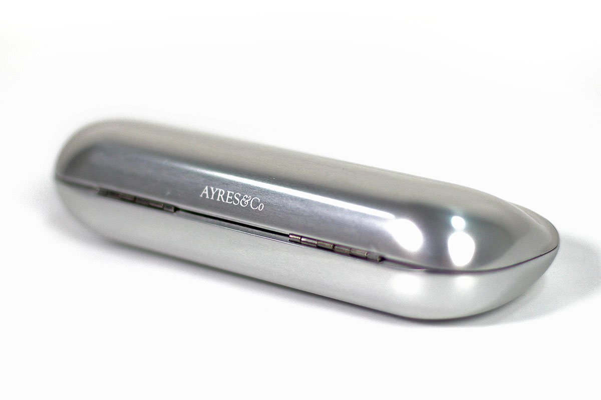 ayreslondon's tweet photo. Our #distinctive #spectaclescase is crafted from #aircraft-grade aluminium offering protection for your #glasses with a #touchofstyle. https://t.co/zdPpyjDxe8