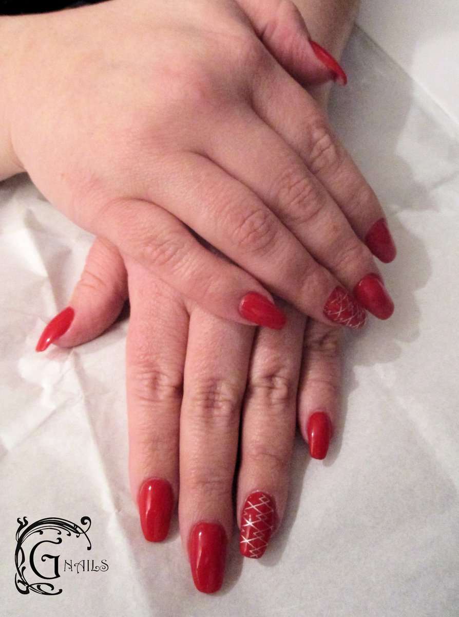 GNicheArt's tweet photo. Nothing beats #Classic #Red nails!! #GNails #GelPolish #AcrylicOverlay #Squoval #Marilyn #AcrylicNails #Stamping #Silver #YoungNails #RedNails #NailsOfTheDay #Nails2Inspire https://t.co/zHYh69izvL
