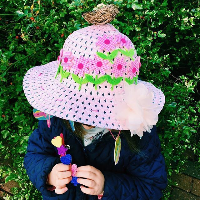 Easter bonnets on parade. 🐣 🎩 ift.tt/2GnJpjA