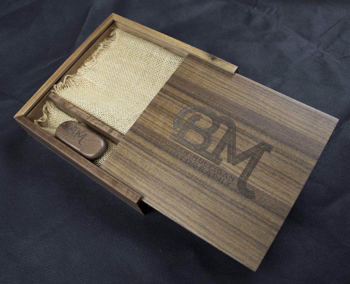 IWGifts's tweet image. Some Images of a recent USB Key photo box with jute inlay. #usbbox #woodenbox #printbox #usphotographer #francephotographer #italyphotographer #germanyphotographer #wedphotoinspiration #photographer #weddingphotographer #ukphotographer #weddingphotos #keepsakebox #junebugweddings