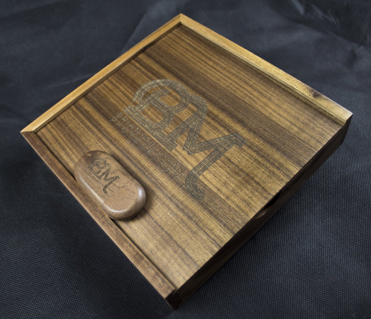IWGifts's tweet image. Some Images of a recent USB Key photo box with jute inlay. #usbbox #woodenbox #printbox #usphotographer #francephotographer #italyphotographer #germanyphotographer #wedphotoinspiration #photographer #weddingphotographer #ukphotographer #weddingphotos #keepsakebox #junebugweddings