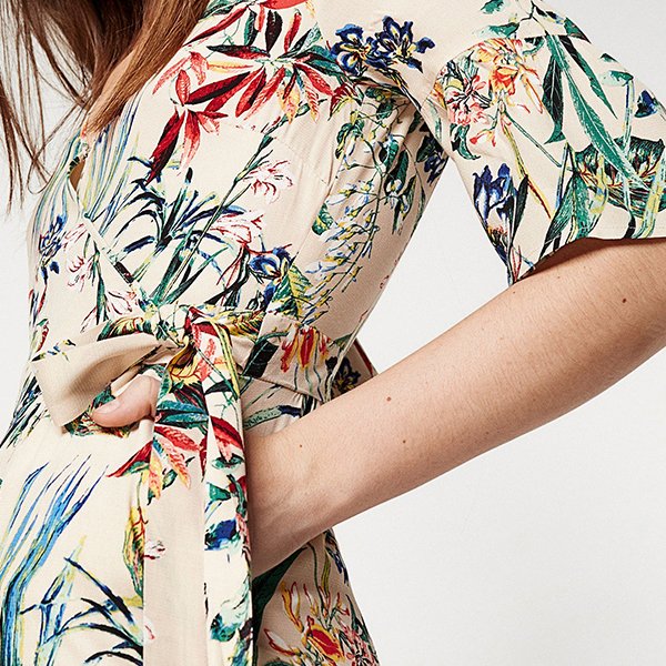 springfieldmw's tweet photo. TROPICAL VIBES. Tropical prints for spring dresses, jumpsuits, shirts, bombers or sweatshirts. Check all the new collection at https://t.co/Uz8IeLxILQ and in-stores. #Springfieldnewin #Springfieldlooks #woman #Spring18 https://t.co/LMS4ixOzRH