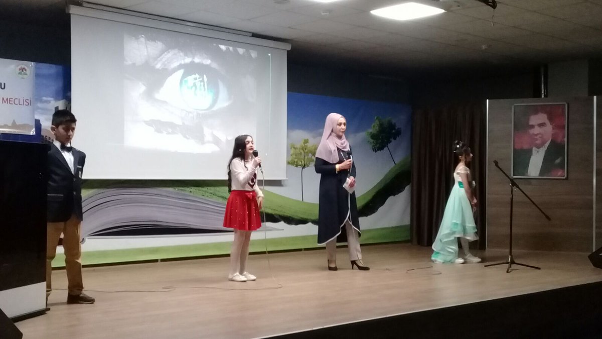 Mehmetçik İlkokulu Şemsi Sivasi İl Halk Kütüphanesinde 4A ve 4F sınıfı öğrencileri Kadı Burhaneddin Öğrenci Meclisleri kapsamında Kadı Burhaneddin’in şair yönünü ortaya çıkarmak amacıyla Kadı Burhaneddin Şiirlerini anneleri ile birlikte okudular.