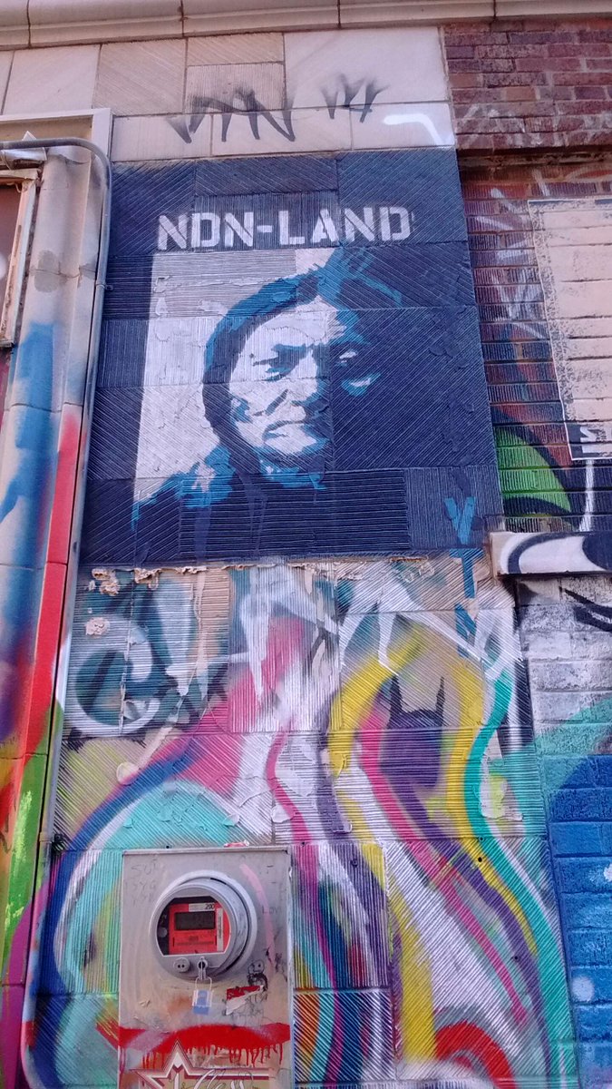 navahochick56's tweet image. My sister shared her pics of artwork..murals from ART ALLEY...rapidcity sd...pinamiya JY...#artalley. #nativetalent #AIM #onakodayuha ✌✌