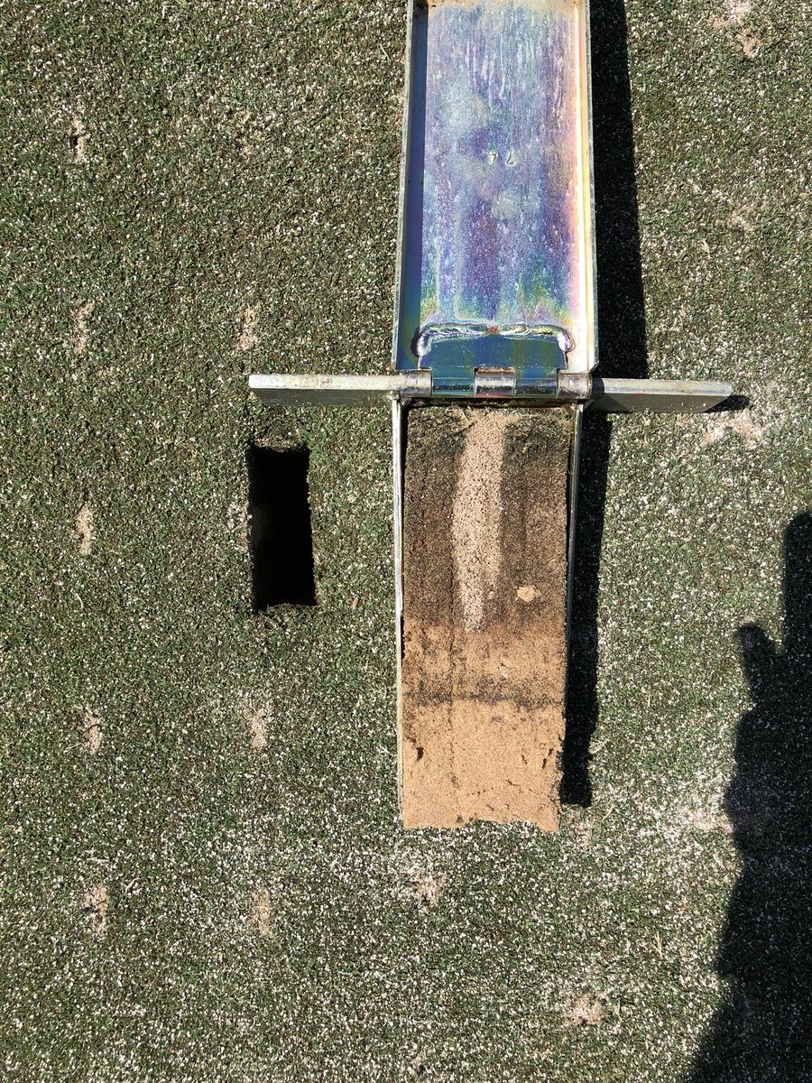 Jay_Tinsley83's tweet photo. Shoutout to @ntxdryject Mark Herrera for stopping by to knockout our putting green with #earthworks Ecolite  #poundsand https://t.co/VNHzDxarUD