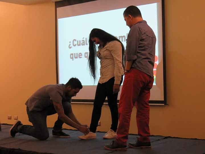 Comunica tweet media