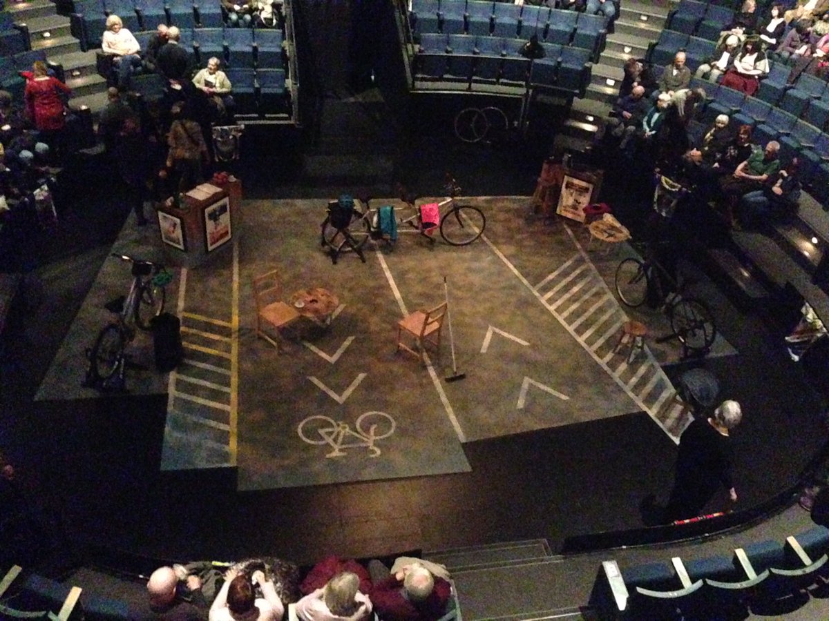 hansoldhamactor's tweet photo. Back at @NewVicTheatre for a bit of Godber. #scarybikers https://t.co/EYPfA1VezL