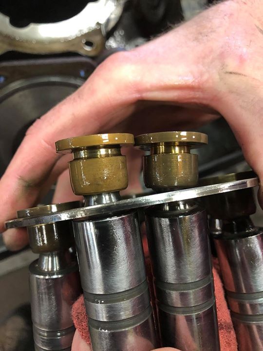 herrs_hydro's tweet image. Our latest victim. A dynapower 6x6 out of a Gleaner unit. The retained plate wore a nice groove into the piston heads. Also, leftover contamination from a prior issue piled up in the cylinder block and spring. #keepemclean #herrshydro #makingyourhydrogreatagain