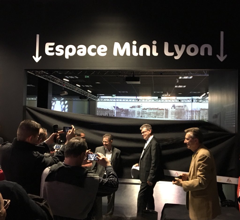 MiniWorldLyon's tweet photo. Coupe du ruban de l’espace #MiniLyon @FeteLumieres @YCUCHERAT @villedelyon @OnlyLyonTourism RDV 31/03 ✂️🎉🎈🙌 https://t.co/pk35R5gCOy