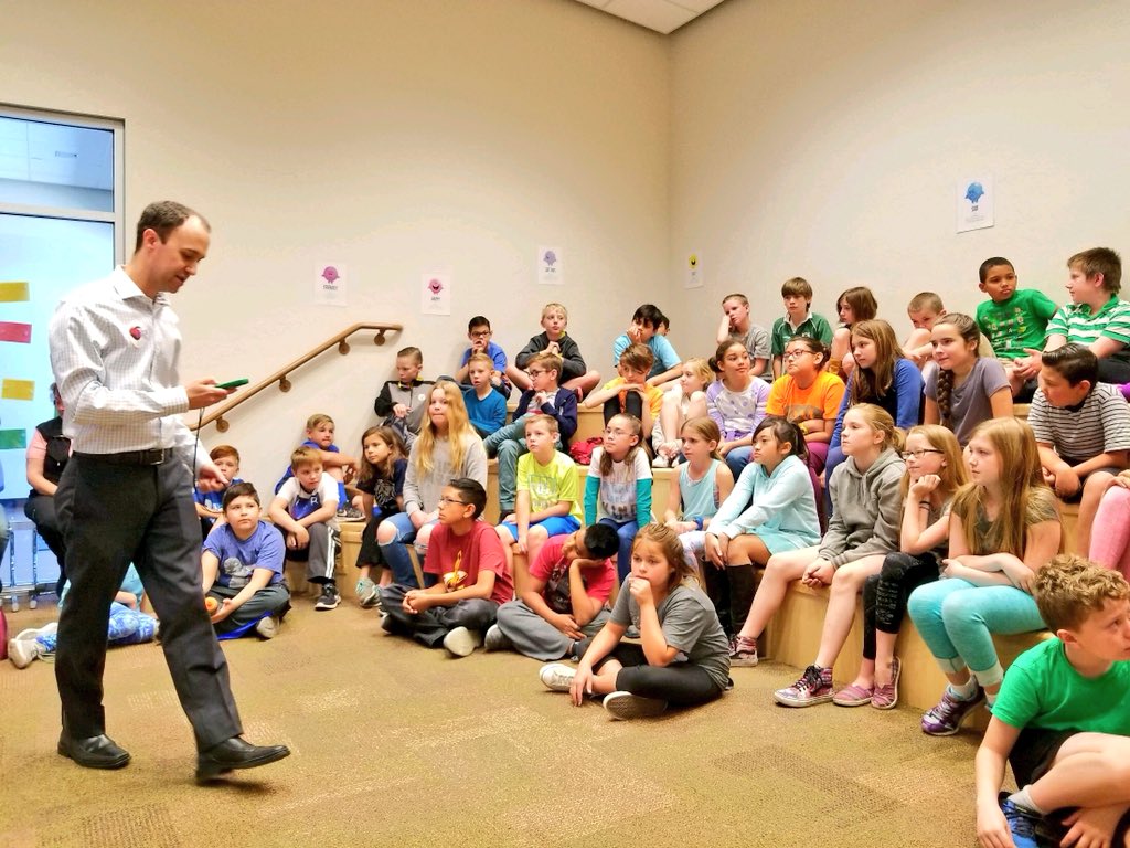 InnovationAmphi's tweet photo. It was a pleasure to have @jeffbeamish on campus today teaching our students about all things weather! We hear he enjoyed our fun and innovative presenting space! #AmphiCommunity #DiscoverAmphi #InnovationAmphi #azwx https://t.co/emXuNzDGGZ