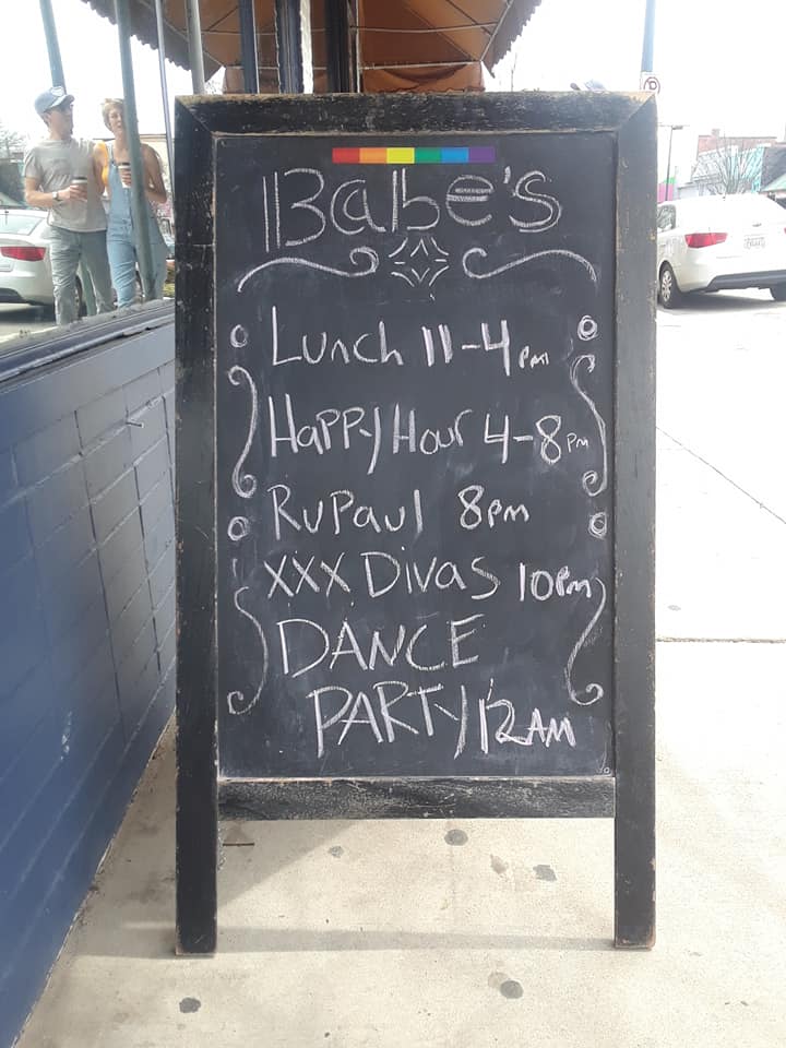 The🛎 lunch bell is ringing at #BabesofCarytown !

Today's itinerary is packed with lots of fun!
🍹#happyhour from 4pm till 8pm
🌈 #RuPauldragrace viewing party at 8pm
💃 #XXXDivas starts at 10pm
🎉 Party until 12am!

facebook.com/babesofcarytow…